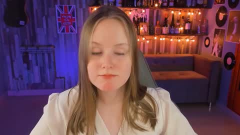 Vivien online show from 28, 2, 2025