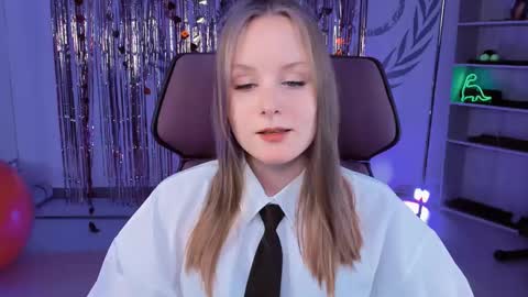 Vivien online show from 8, 3, 2025