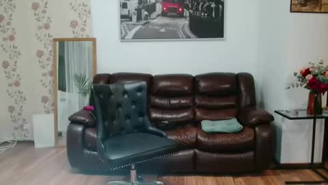 vivienne online show from 19, 2, 2025