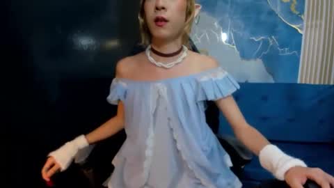 Snapshot of vivienne_hadid chatting on 27, 5, 2026 vivienne hadid online show from 27, 5, 2026