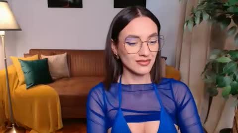 Snapshot of vivienneclement chatting on 3, 5, 2026 Vivienne online show from 3, 5, 2026