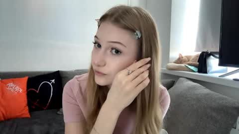 Snapshot of viviennewanko chatting on 28, 4, 2026 Kristy online show from 28, 4, 2026