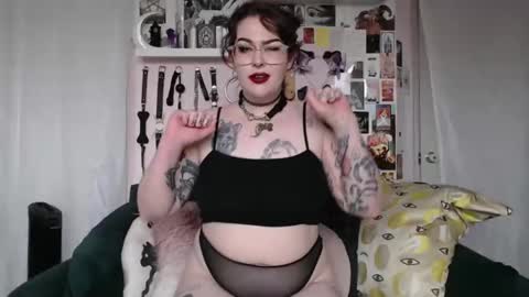 Snapshot of vixinvvitch chatting on 15, 10, 2025 VIXIN online show from 15, 10, 2025