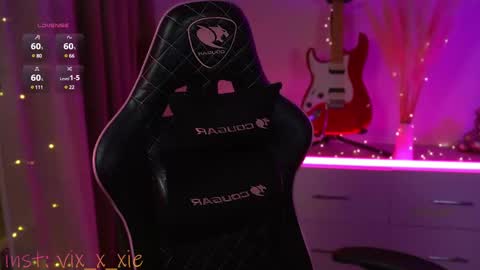 vixxxiee online show from 5, 3, 2025