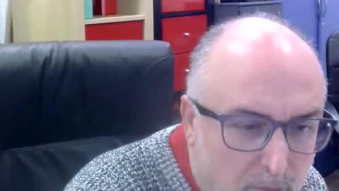 Snapshot of volpi72 chatting on 4, 12, 2025 volpi72 online show from 4, 12, 2025