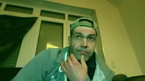 voyeuredeluxe online show from 20, 3, 2026