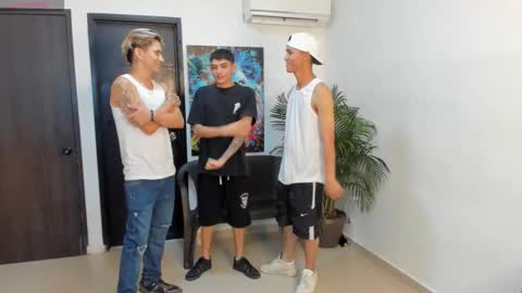 voyeurism_guys online show from 14, 9, 2025