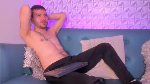 Snapshot of vynny_blacke_ chatting on 14, 11, 2025 Vynny Blacke online show from 14, 11, 2025