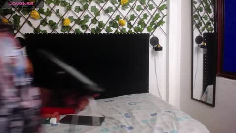 Snapshot of vzoeycooper chatting on 12, 9, 2025 Zoey online show from 12, 9, 2025