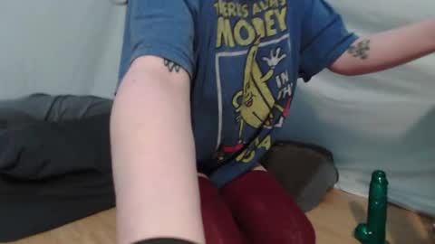 Snapshot of wacky_weirdo chatting on 10, 9, 2025 Rose online show from 10, 9, 2025