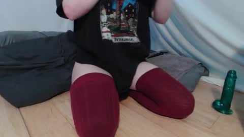 Snapshot of wacky_weirdo chatting on 14, 10, 2025 Rose online show from 14, 10, 2025
