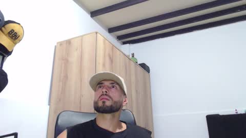 Snapshot of walter_brownn01 chatting on 28, 10, 2025 WALTER BROWN  online show from 28, 10, 2025