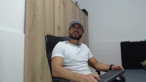 Snapshot of walter_brownn01 chatting on 30, 10, 2025 WALTER BROWN  online show from 30, 10, 2025