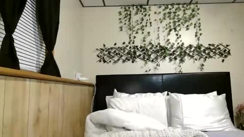 Snapshot of wanderlustgaal chatting on 3, 12, 2025 wanderlustgaal online show from 3, 12, 2025