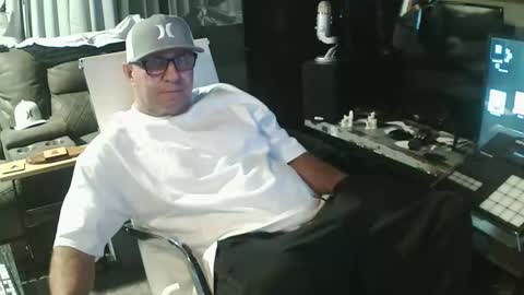 Snapshot of wantitbutyoucanthaveit chatting on 13, 5, 2026 inittogetitin online show from 13, 5, 2026