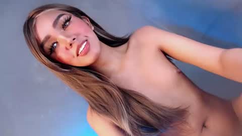 Isla Fox online show from 20, 10, 2025