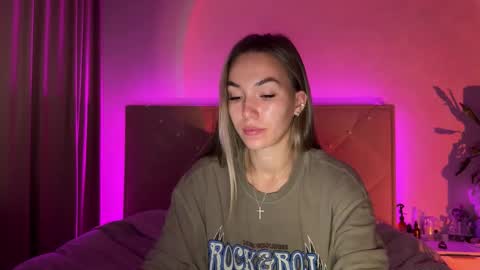 Snapshot of watergirl_ chatting on 7, 11, 2025 Im saving up for a new car help me online show from 7, 11, 2025