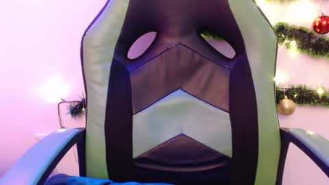 Snapshot of we_n_you chatting on 29, 12, 2024 Trixie 3 online show from 29, 12, 2024