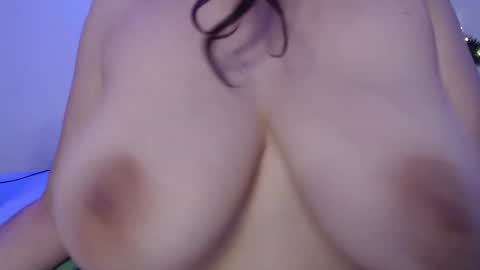 Snapshot of we_n_you chatting on 31, 12, 2024 Trixie 3 online show from 31, 12, 2024