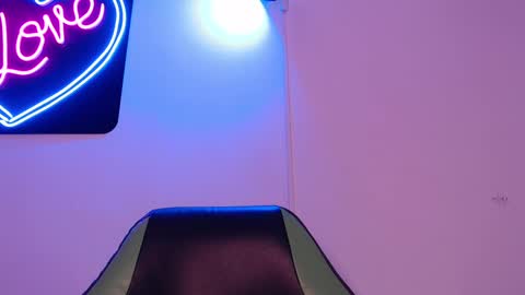 Snapshot of we_n_you chatting on 16, 1, 2025 Trixie 3 online show from 16, 1, 2025