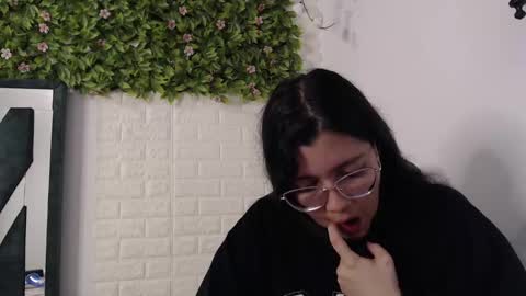Snapshot of we_n_you chatting on 17, 1, 2025 Trixie 3 online show from 17, 1, 2025