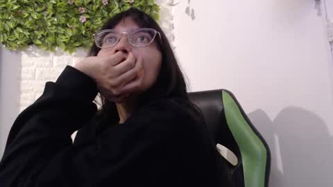 Snapshot of we_n_you chatting on 29, 1, 2025 Trixie 3 online show from 29, 1, 2025