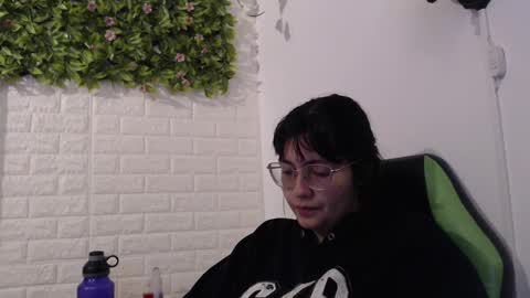 Snapshot of we_n_you chatting on 31, 1, 2025 Trixie 3 online show from 31, 1, 2025