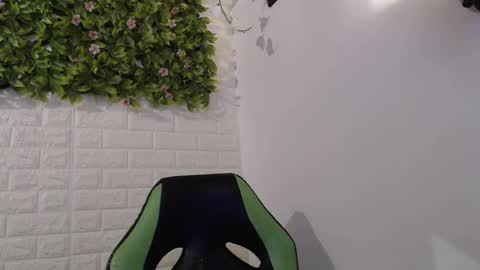 Snapshot of we_n_you chatting on 8, 2, 2025 Trixie 3 online show from 8, 2, 2025