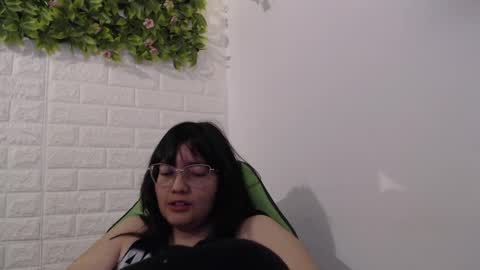 Snapshot of we_n_you chatting on 14, 2, 2025 Trixie 3 online show from 14, 2, 2025