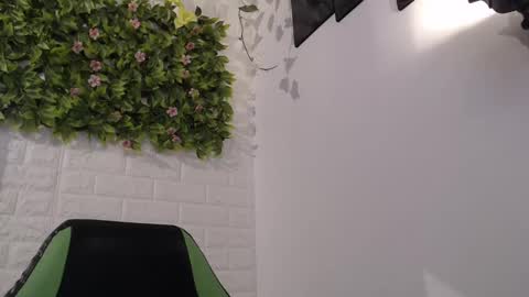 Snapshot of we_n_you chatting on 14, 2, 2025 Trixie 3 online show from 14, 2, 2025