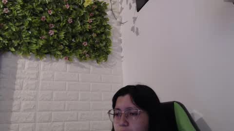 Snapshot of we_n_you chatting on 17, 2, 2025 Trixie 3 online show from 17, 2, 2025