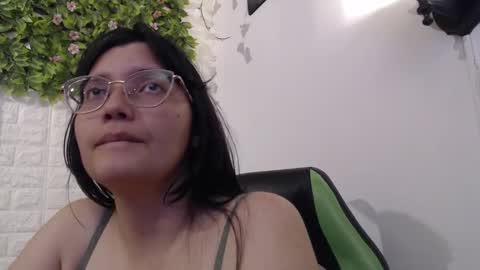 Snapshot of we_n_you chatting on 18, 2, 2025 Trixie 3 online show from 18, 2, 2025