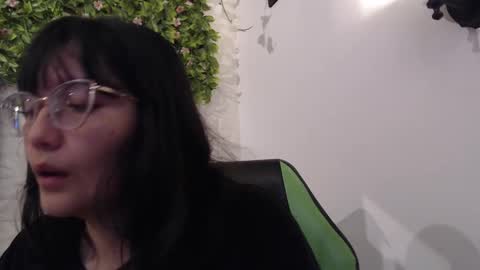 Snapshot of we_n_you chatting on 19, 2, 2025 Trixie 3 online show from 19, 2, 2025