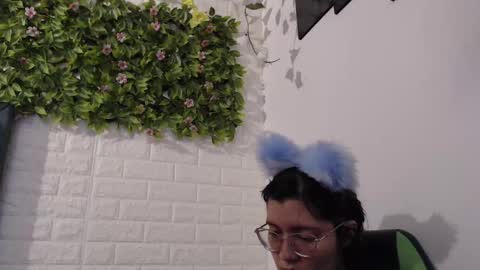 Snapshot of we_n_you chatting on 12, 3, 2025 Trixie 3 online show from 12, 3, 2025