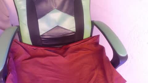 Snapshot of we_n_you chatting on 21, 10, 2025 Trixie 3 online show from 21, 10, 2025