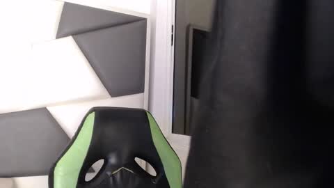 Snapshot of we_n_you chatting on 23, 10, 2025 Trixie 3 online show from 23, 10, 2025