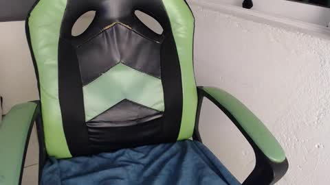 Snapshot of we_n_you chatting on 26, 10, 2025 Trixie 3 online show from 26, 10, 2025