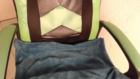 Snapshot of we_n_you chatting on 30, 10, 2025 Trixie 3 online show from 30, 10, 2025