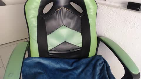 Snapshot of we_n_you chatting on 1, 11, 2025 Trixie 3 online show from 1, 11, 2025