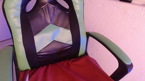 Snapshot of we_n_you chatting on 10, 11, 2025 Trixie 3 online show from 10, 11, 2025