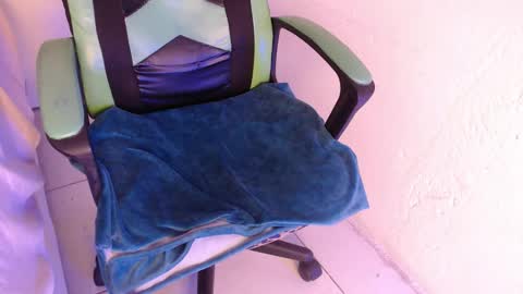 Snapshot of we_n_you chatting on 11, 11, 2025 Trixie 3 online show from 11, 11, 2025