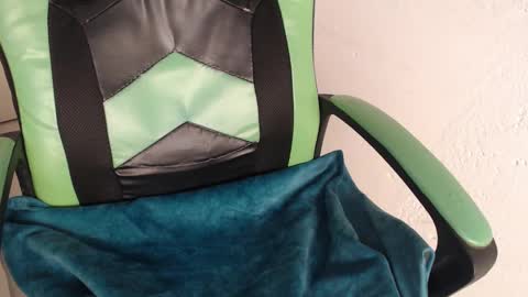 Snapshot of we_n_you chatting on 14, 11, 2025 Trixie 3 online show from 14, 11, 2025