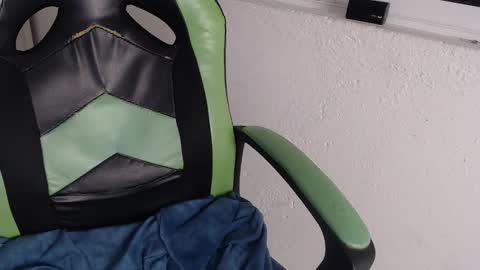 Snapshot of we_n_you chatting on 19, 11, 2025 Trixie 3 online show from 19, 11, 2025