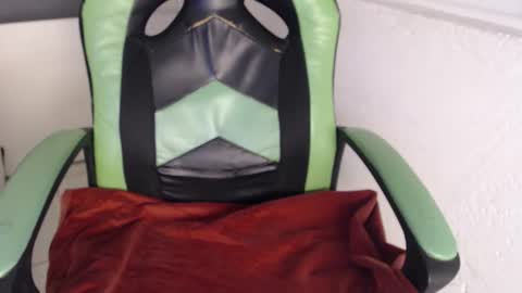 Snapshot of we_n_you chatting on 23, 11, 2025 Trixie 3 online show from 23, 11, 2025