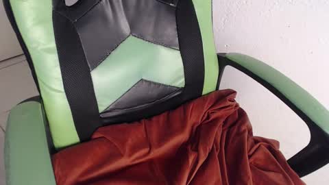 Snapshot of we_n_you chatting on 25, 11, 2025 Trixie 3 online show from 25, 11, 2025