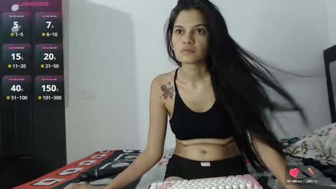 Snapshot of webcams_777 chatting on 11, 10, 2025 luisa y paul online show from 11, 10, 2025