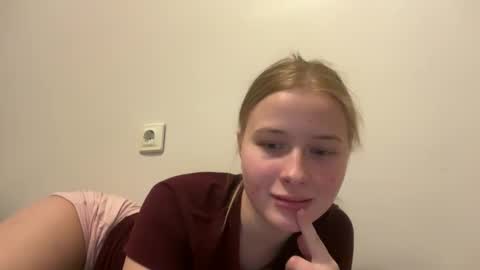 Snapshot of wekittycluby chatting on 21, 10, 2025 kite and joe3 online show from 21, 10, 2025