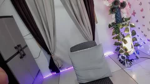 Hi Im LOVIE Please dont forget to follow and thumbs up me online show from 4, 10, 2025