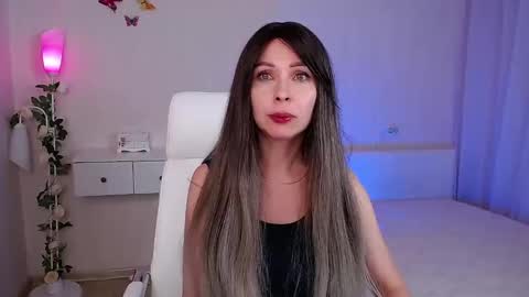 Wendi Foster online show from 6, 3, 2025