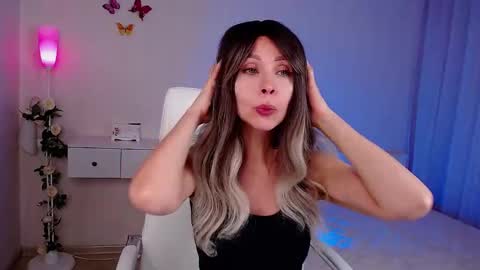 Snapshot of wendifoster chatting on 6, 11, 2025 Wendi Foster online show from 6, 11, 2025